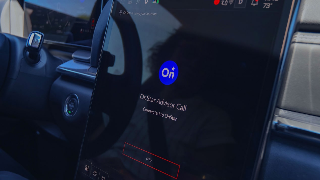 The vehicle's infotainment screen displays an active OnStar Advisor Call, connected to OnStar for emergency assistance after a car accident.